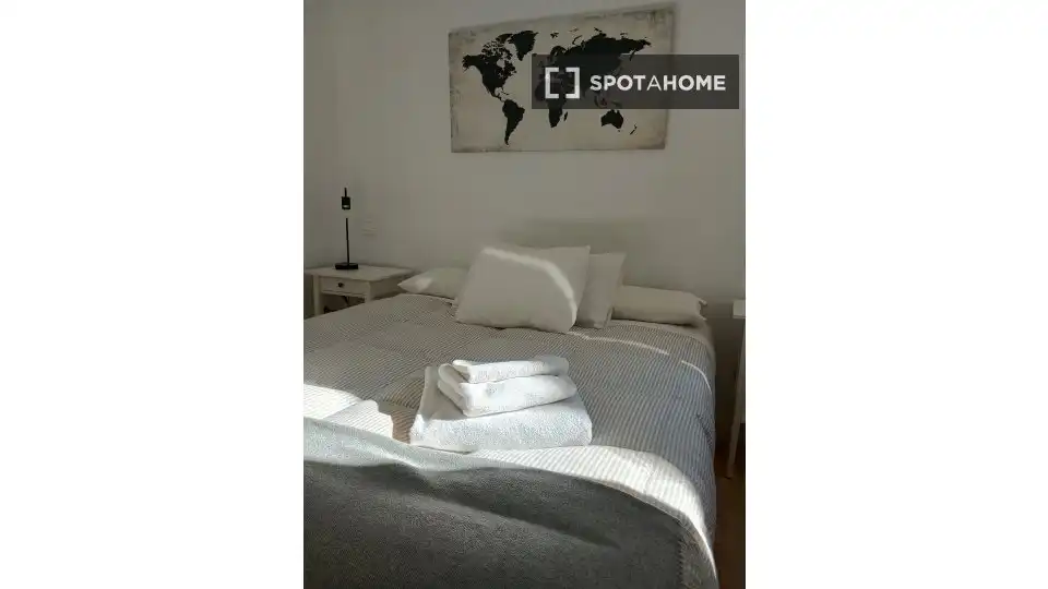 Bedroom of Flat for rent in Madrid  with Air Conditioner, Heating and Furnished