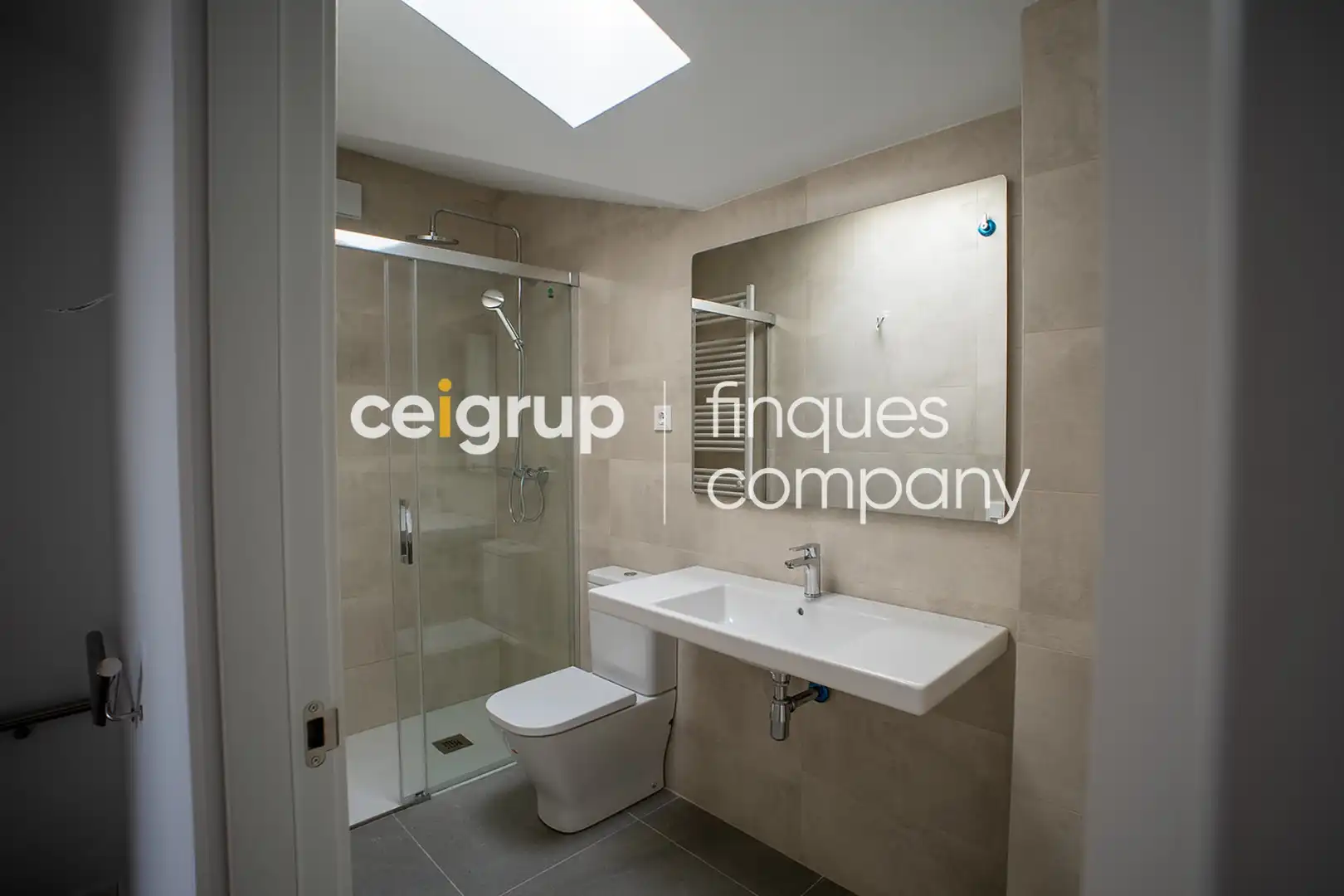 Baño de Dúplex en venta en Girona con Calefacción, Terraza y Piscina