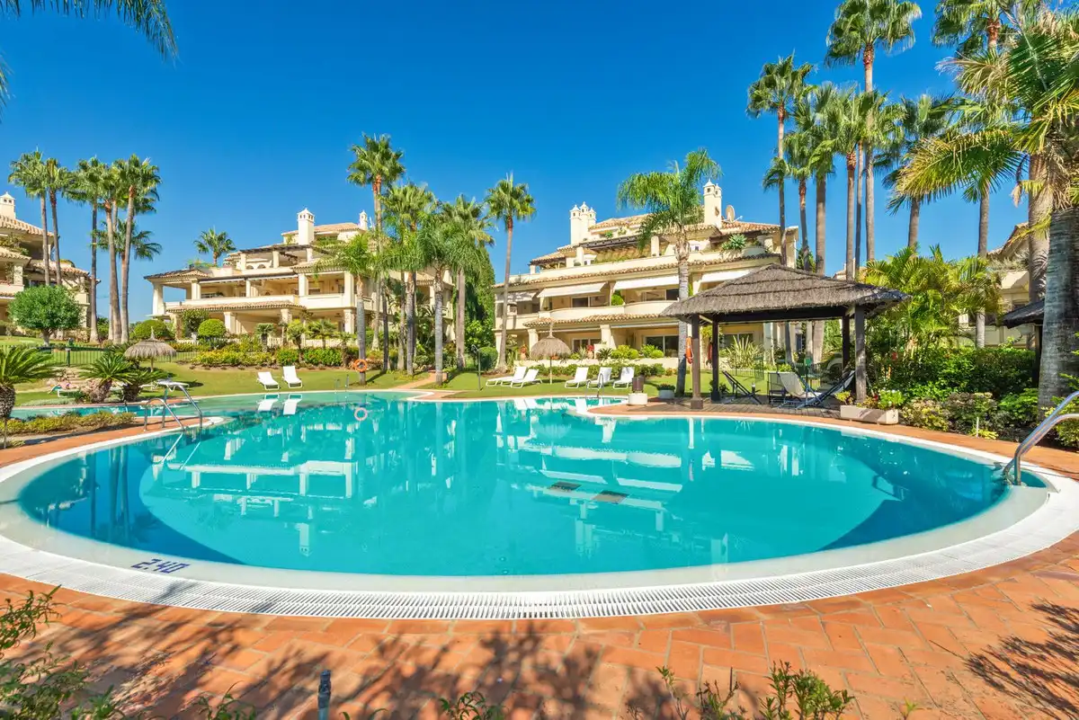 Ático con piscina en venta en Nueva Andalucía, imagen 2