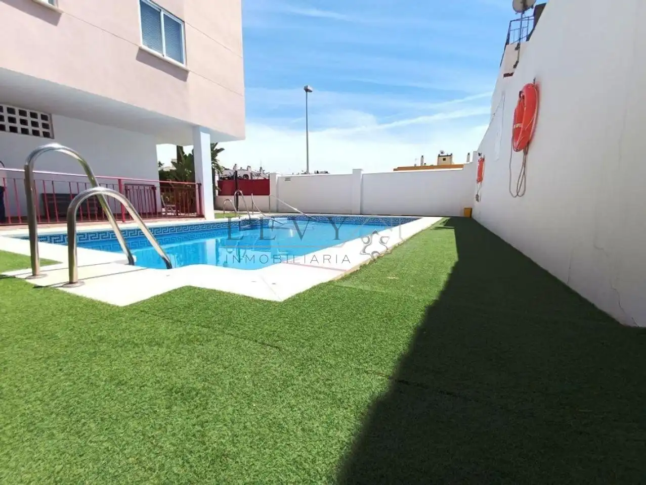 Piscina de Pis en venda en Málaga amb Aire condicionat, Calefacció i Terrassa