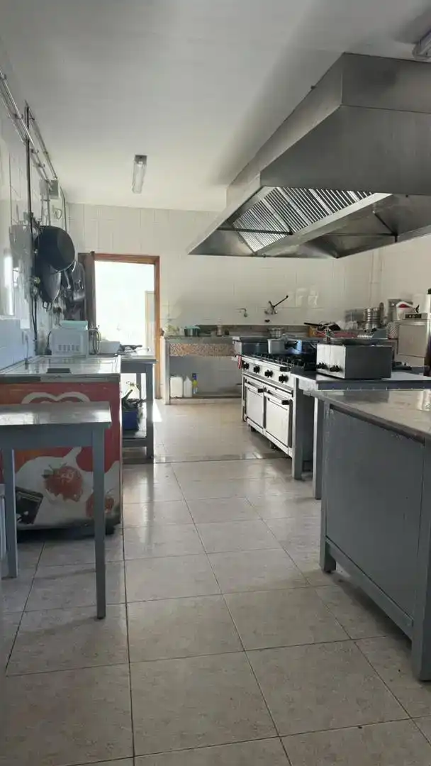 Küche von Geschaftsraum zur Miete in Santa Eulària des Riu mit Klimaanlage