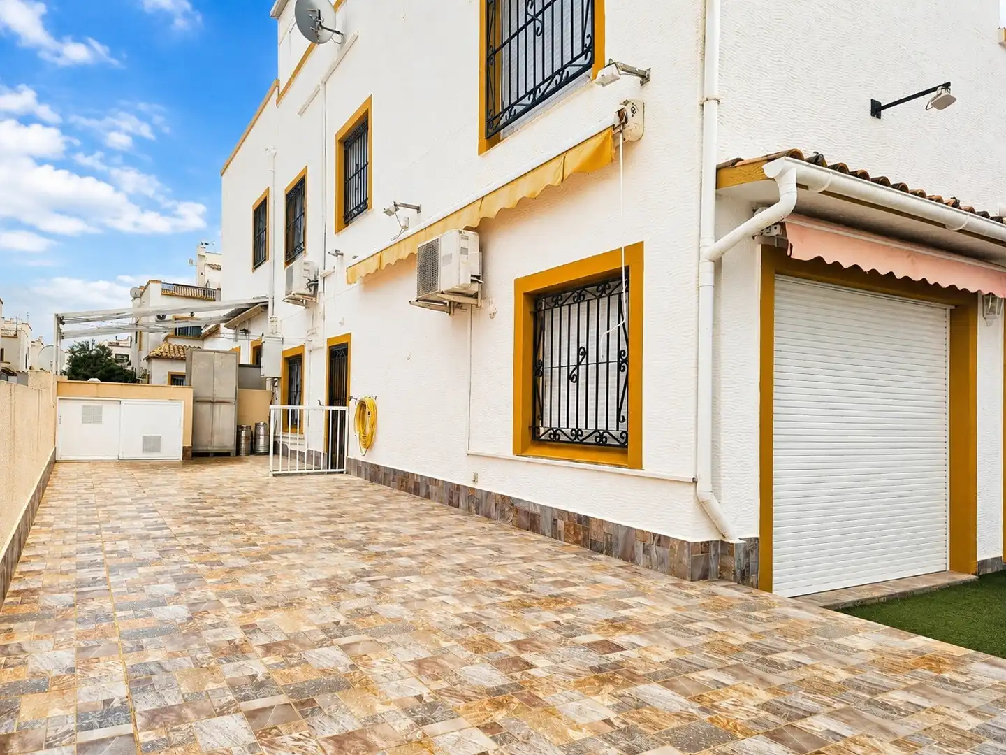 Chalet con piscina en venta en Orihuela Costa, imagen 2