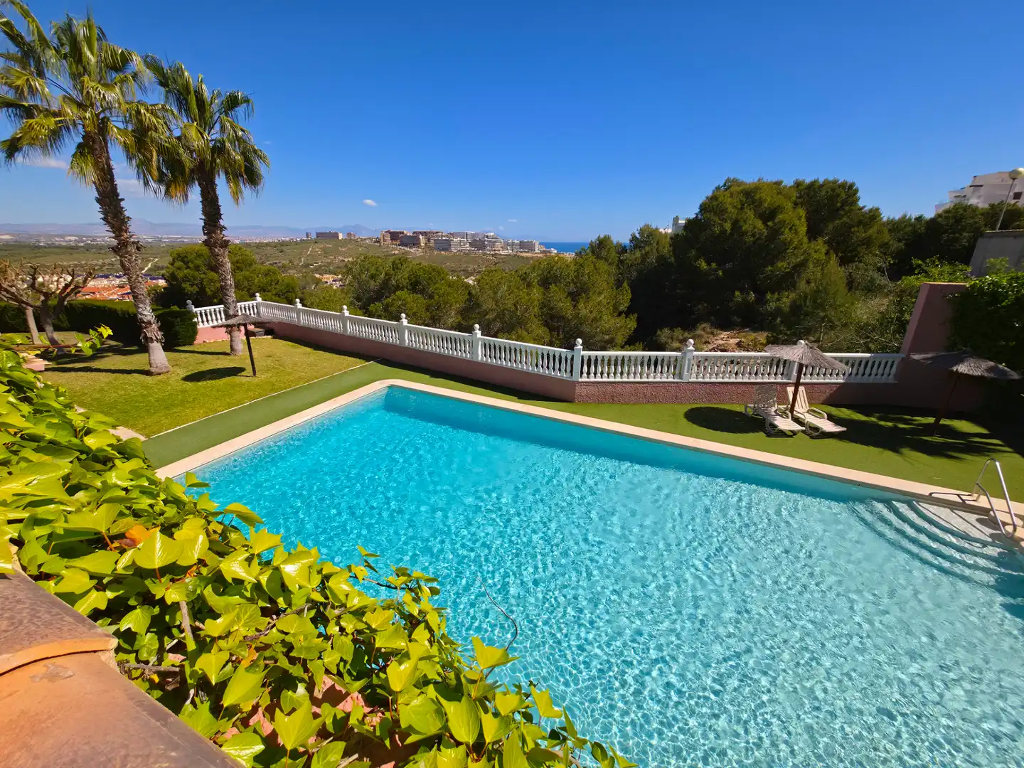 Piscina de Planta baixa en venda en Santa Pola amb Jardí privat, Terrassa i Traster