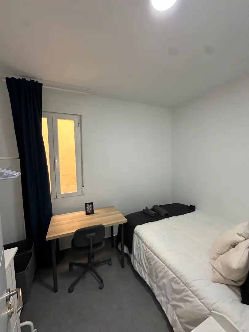 Habitación de Piso para compartir en Madrid con Aire acondicionado, Calefacción y Amueblado