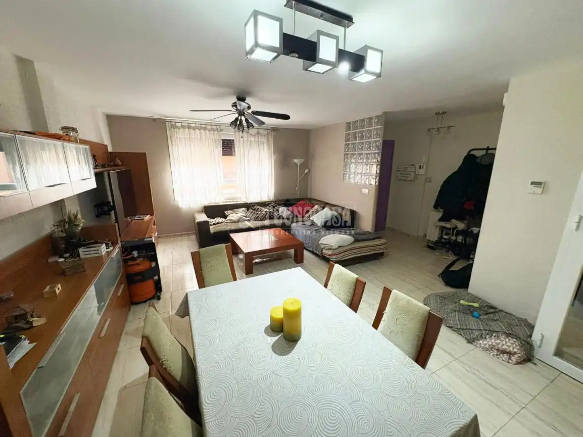Sala de estar de Casa adosada en venta en Zaragoza con Terraza
