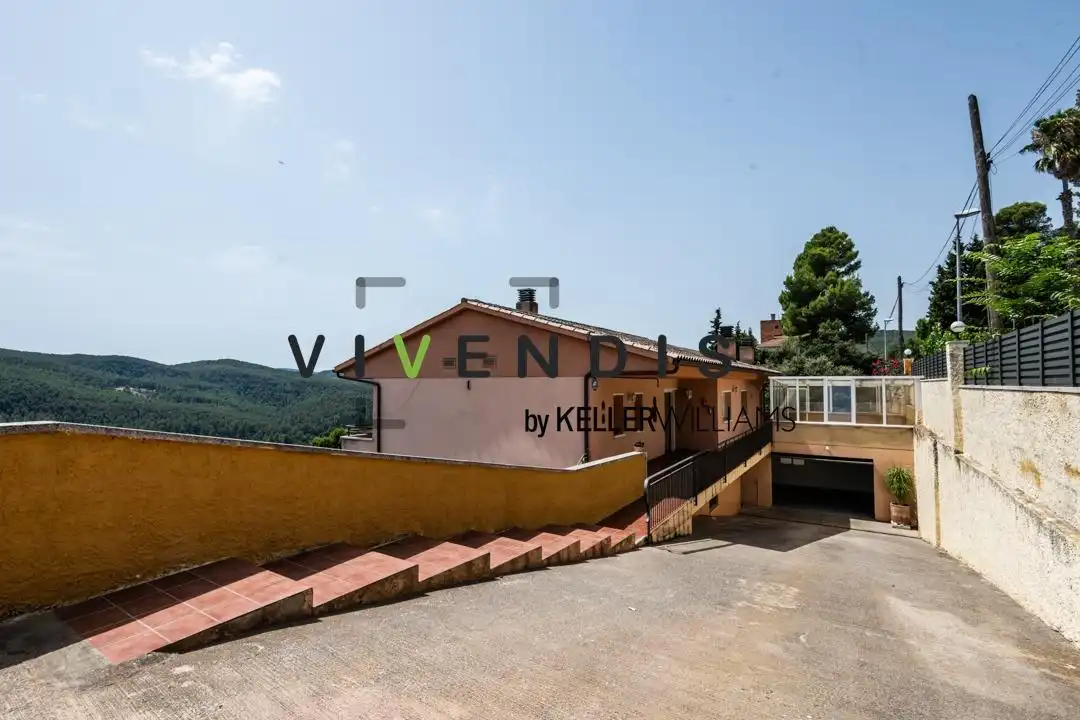 Vista exterior de Casa o chalet en venta en Corbera de Llobregat con Aire acondicionado, Jardín privado y Terraza