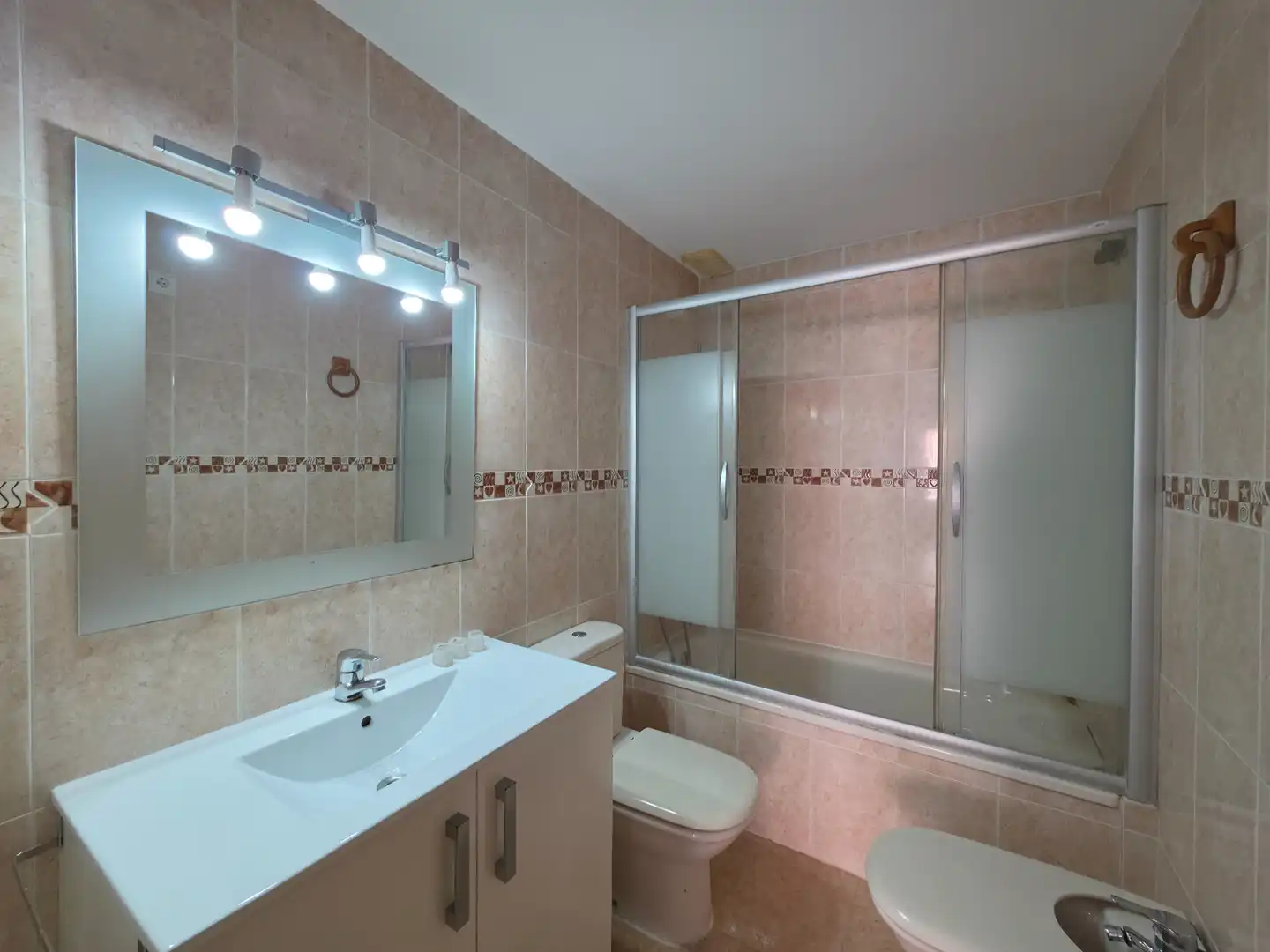 Bany de Pis en venda en Alicante / Alacant amb Aire condicionat, Terrassa i Piscina comunitària