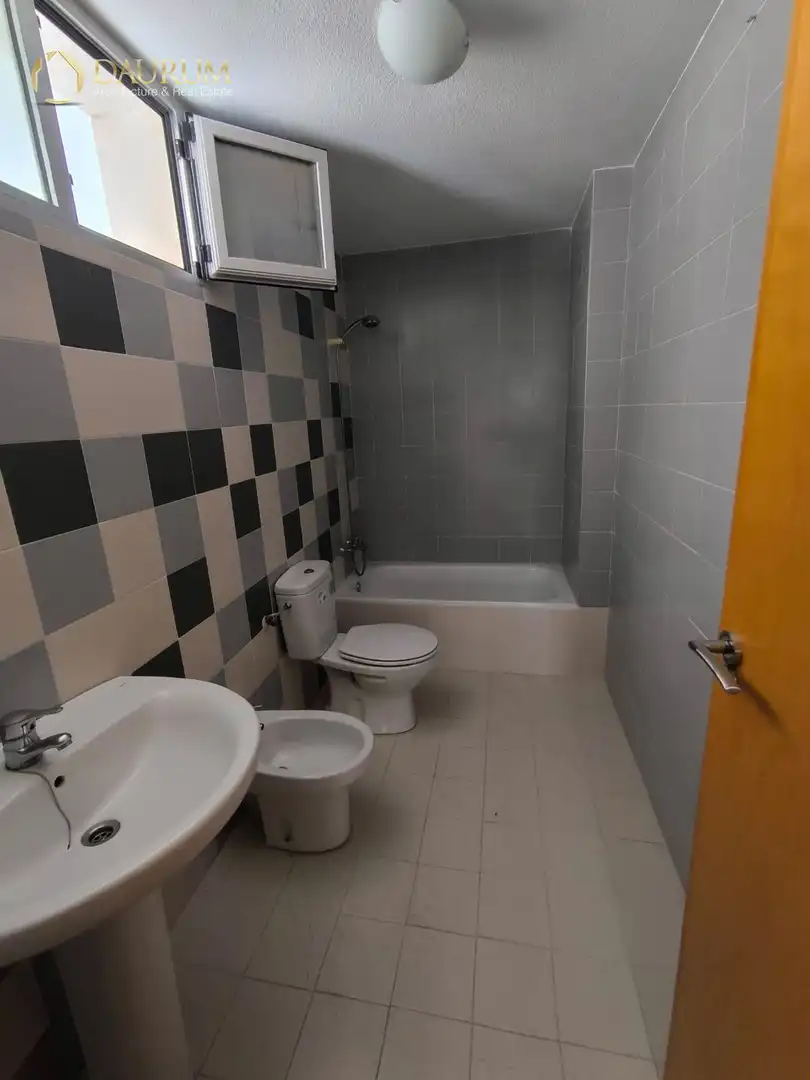 Badezimmer von Wohnung zum Verkauf in Alicante / Alacant mit Terrasse und Abstellraum