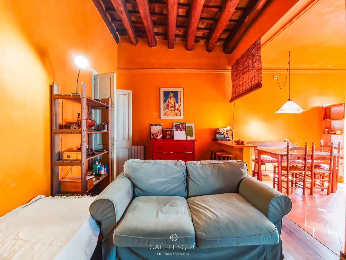 Sala d'estar de Casa adosada en venda en Barcelona amb Calefacció, Jardí privat i Terrassa