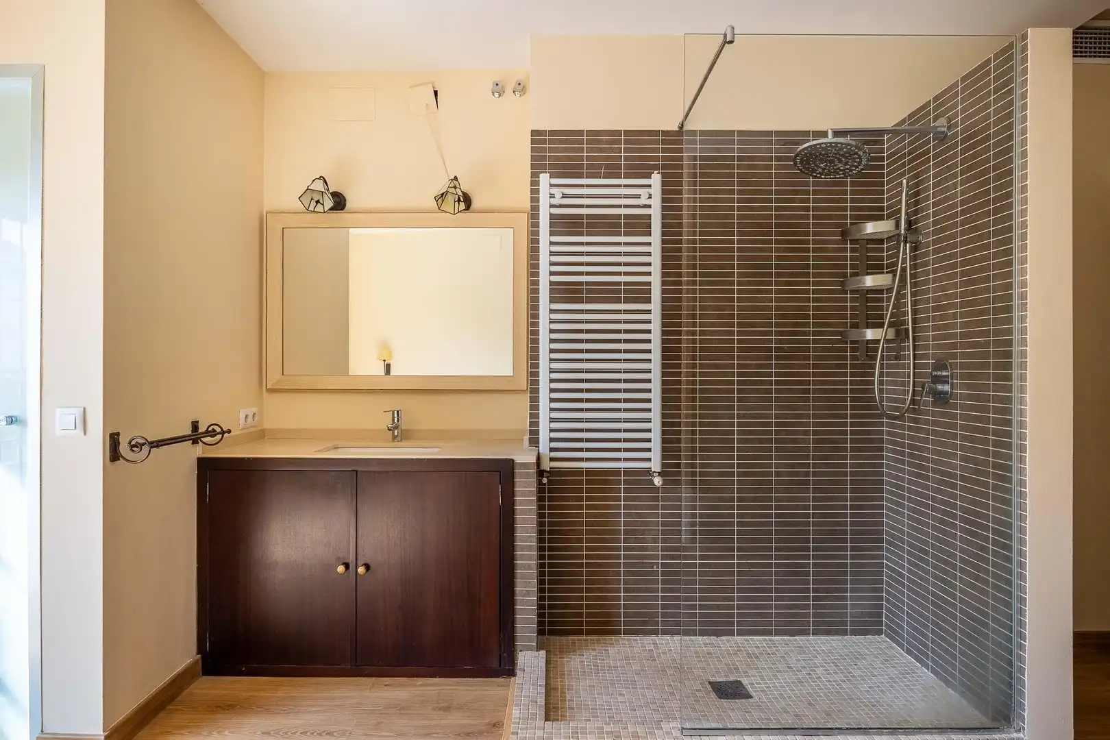 Baño de Casa adosada de alquiler en Espartinas con Aire acondicionado, Calefacción y Jardín privado