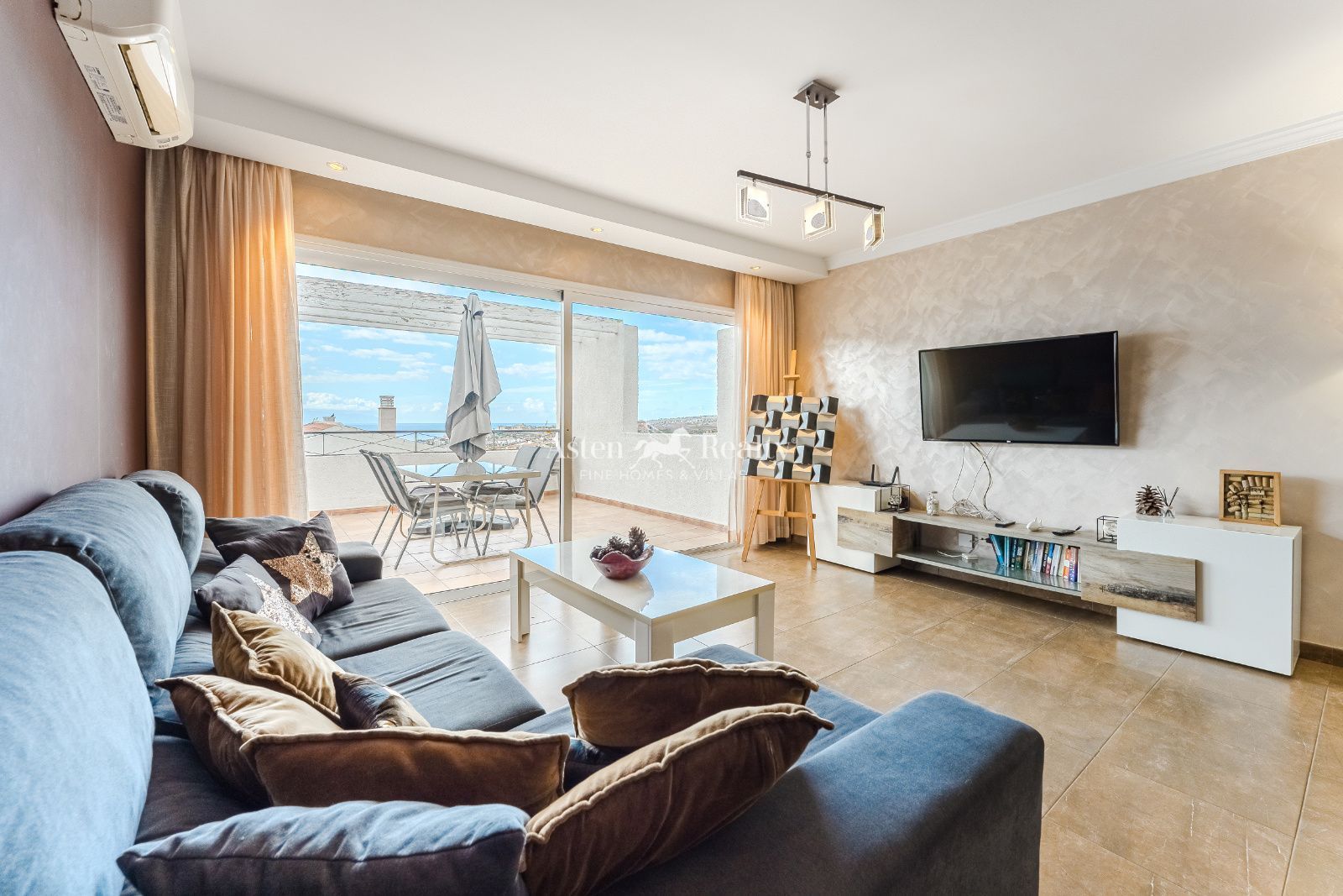 Sala d'estar de Àtic en venda en Adeje amb Aire condicionat, Terrassa i Piscina