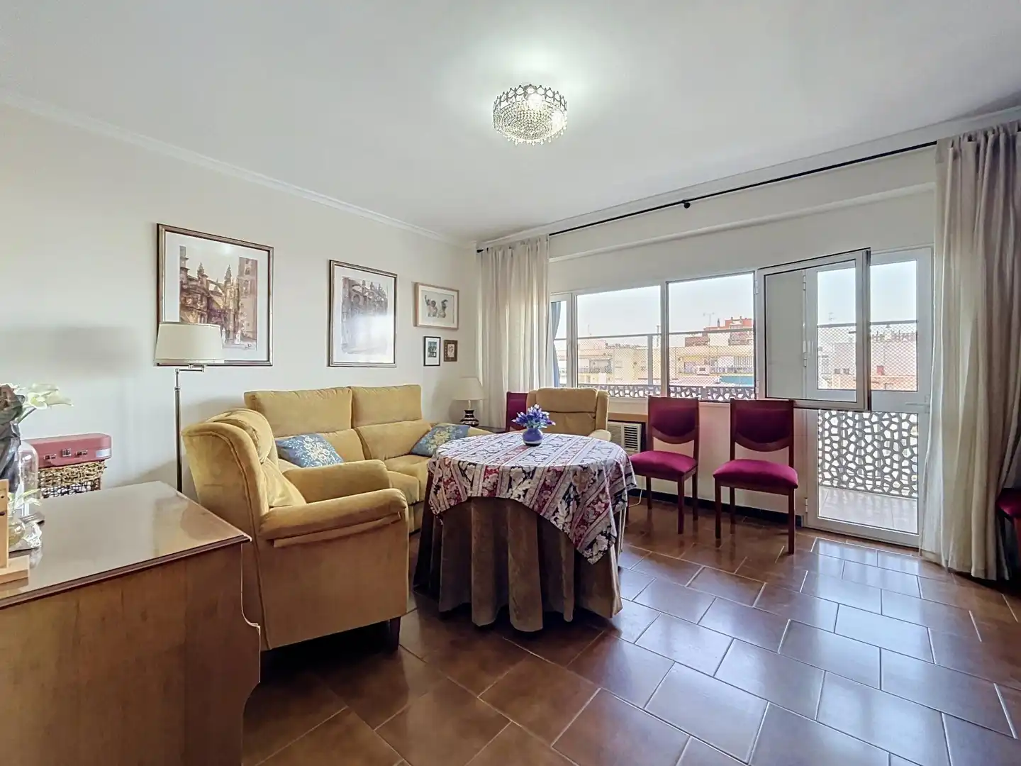 Sala de estar de Piso en venta en Sevilla con Aire acondicionado, Terraza y Amueblado