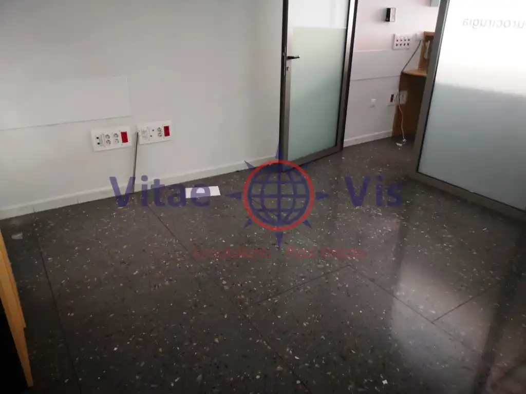 Local comercial de lloguer a Avenida Juan Carlos I, imagen 3