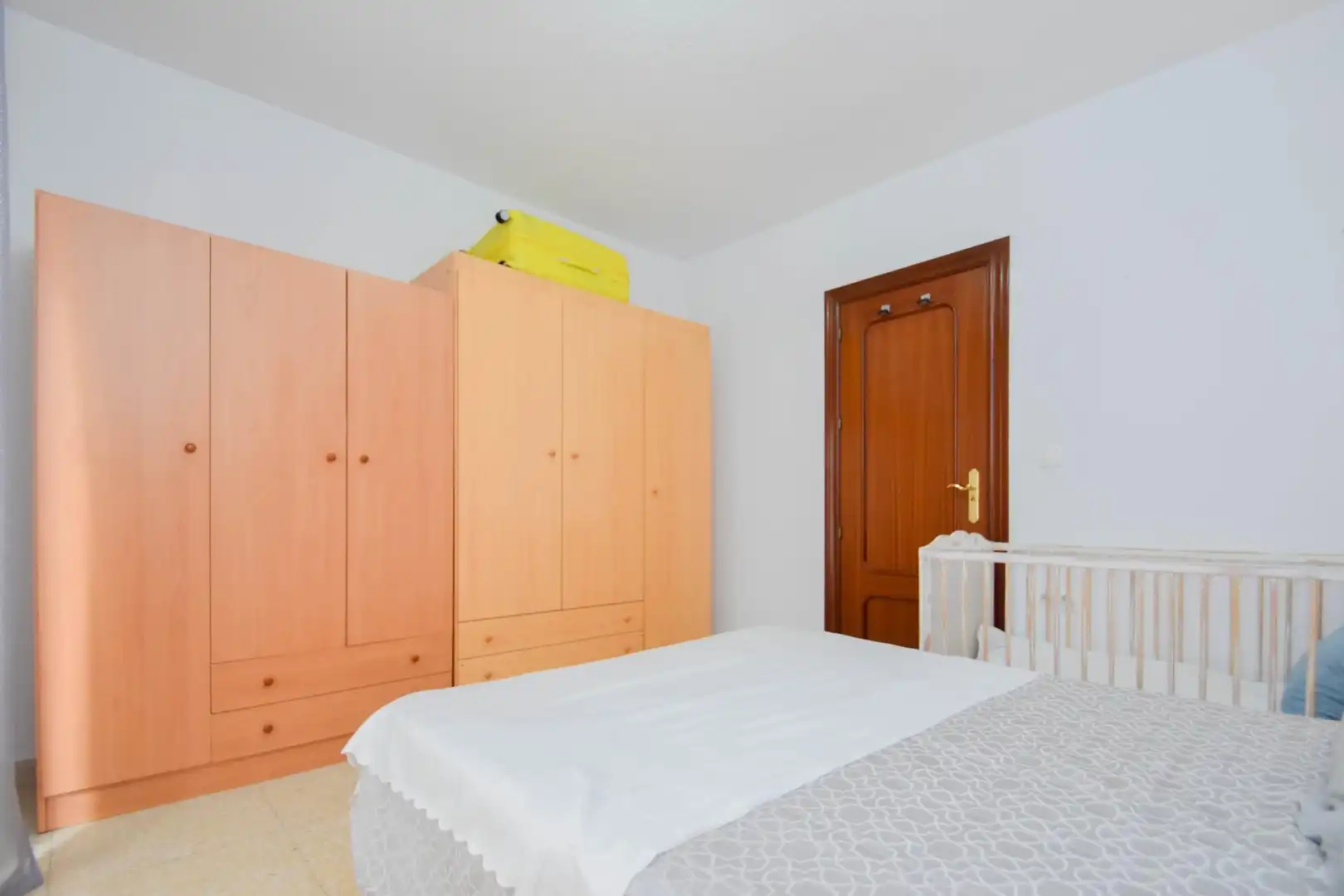 Bedroom of Flat for sale in Granada  with Balcony