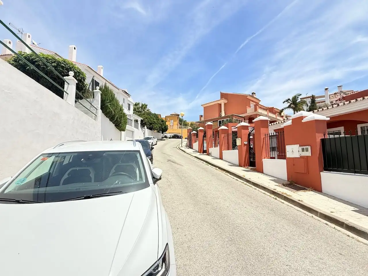 Vista exterior de Casa o xalet en venda en Vélez-Málaga amb Aire condicionat, Calefacció i Jardí privat