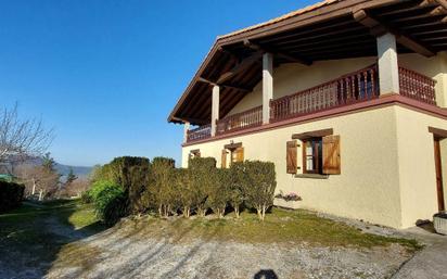 Vista exterior de Casa o xalet en venda en Oiartzun amb Jardí privat, Traster i Piscina