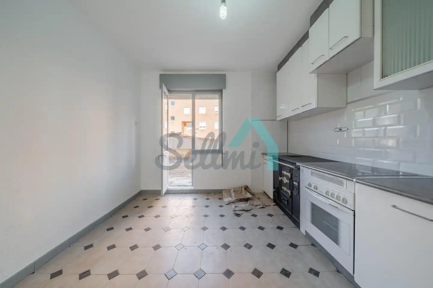 Küche von Wohnung zum Verkauf in Aller mit Terrasse