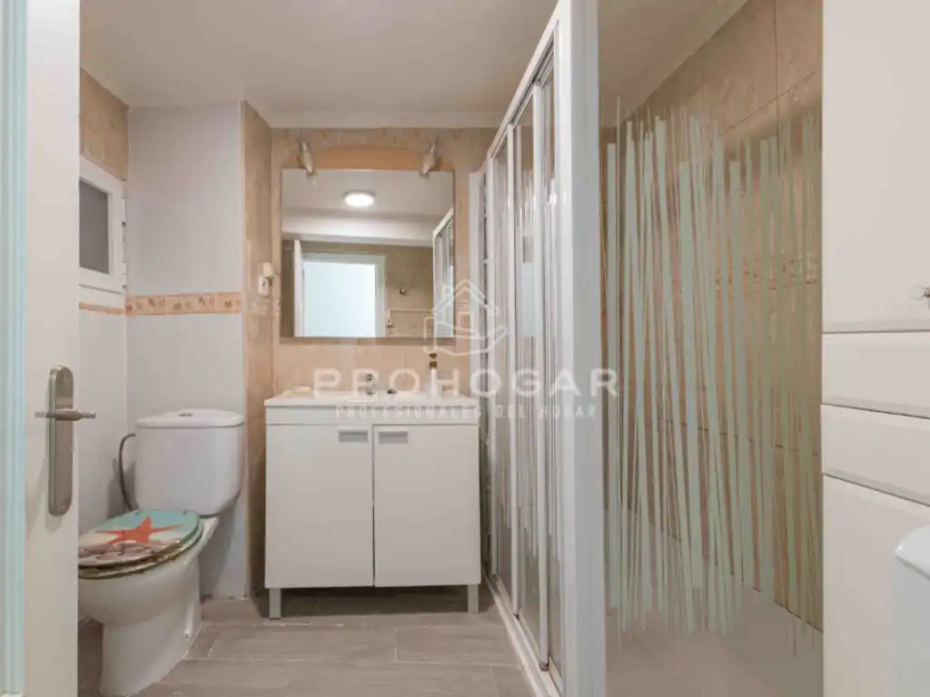 Baño de Casa adosada en venta en El Vellón con Horno, Lavadora y Microondas