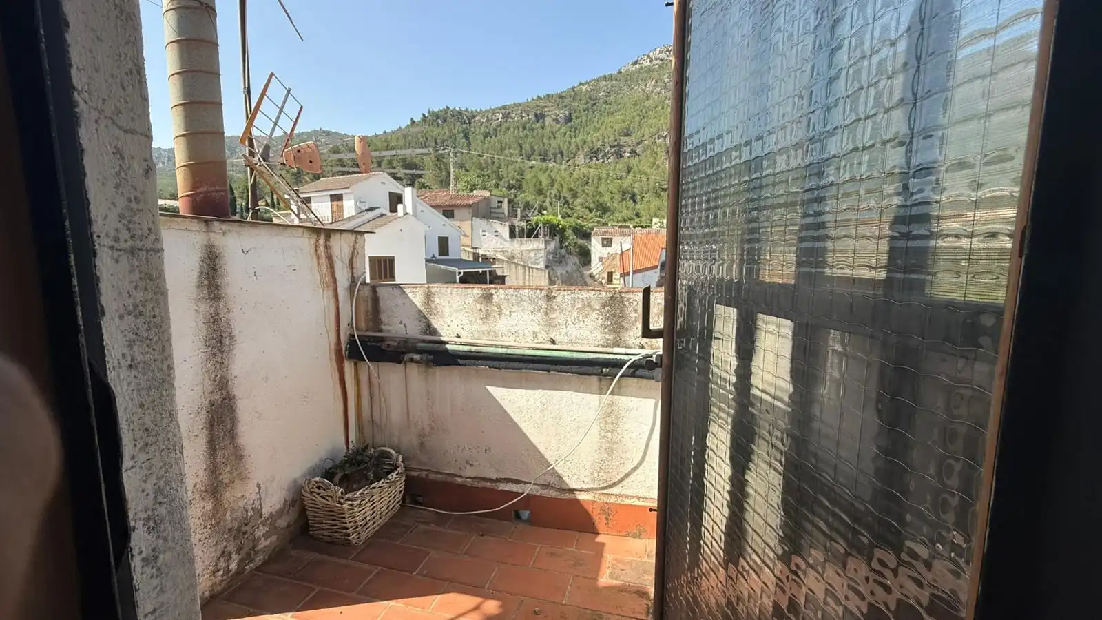 Vista exterior de Casa o xalet en venda en Ayódar amb Calefacció, Terrassa i Moblat