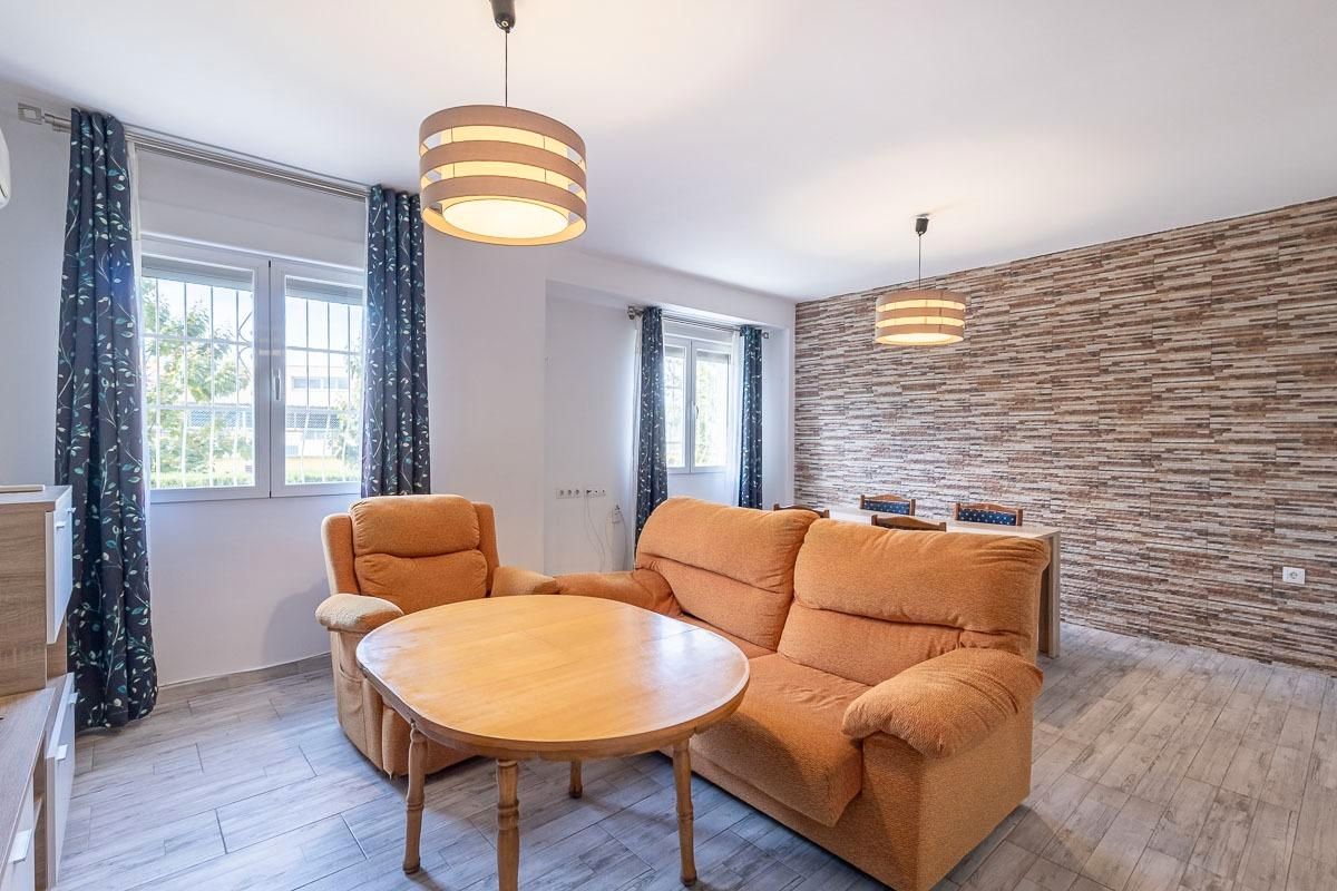 Living room of Flat for sale in  Granada Capital  with Air Conditioner, Heating and Private garden