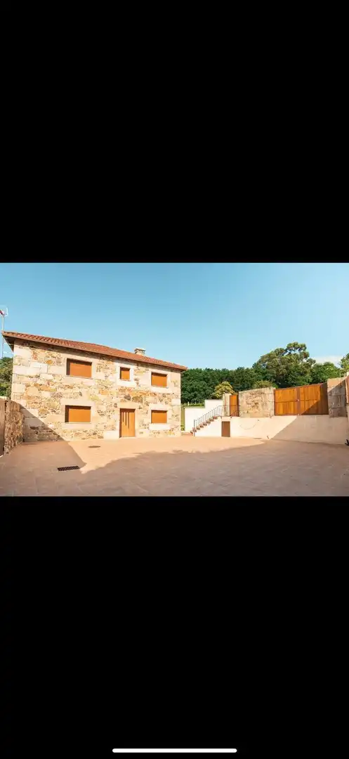 Vista exterior de Casa o xalet en venda en A Merca   amb Jardí privat, Terrassa i Moblat