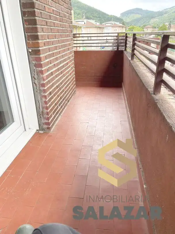 Balcony of Flat for rent in Okondo  with Heating