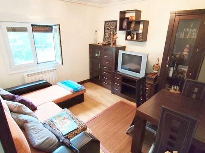 Sala d'estar de Pis en venda en Bilbao  amb Calefacció, Parquet i Moblat