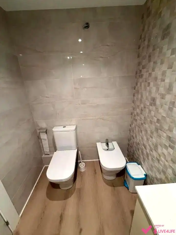 Badezimmer von Wohnung zur Miete in Valencia mit Klimaanlage, Terrasse und Möbliert