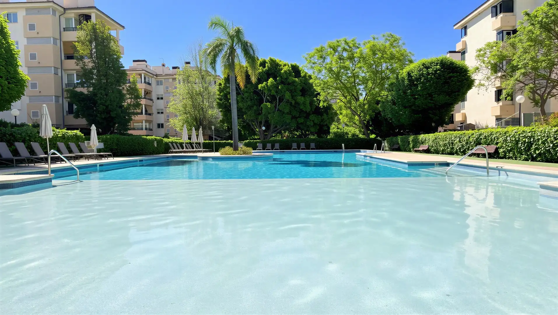 Schwimmbecken von Wohnungen zum Verkauf in  Palma de Mallorca mit Klimaanlage, Heizung und Terrasse