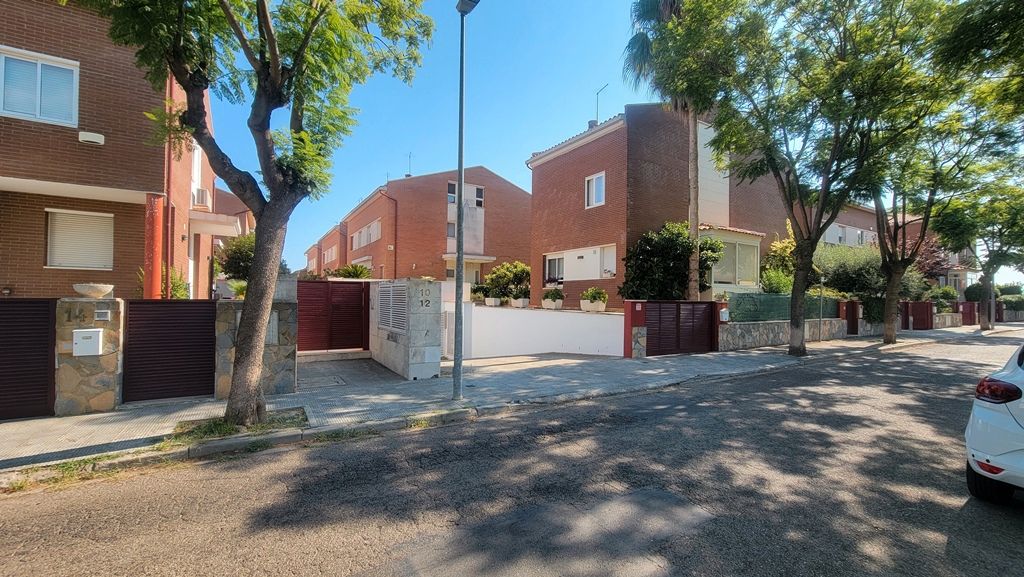 Exterior view of Single-family semi-detached for sale in Cambrils  with Air Conditioner, Heating and Private garden