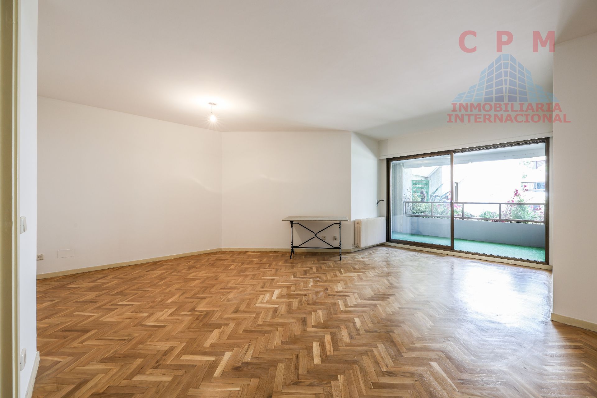 Living room of Flat to rent in  Madrid Capital  with Air Conditioner, Heating and Parquet flooring
