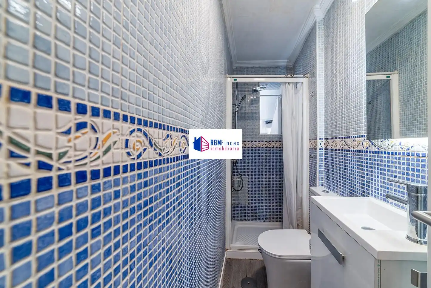 Bany de Pis en venda en Sevilla amb Aire condicionat, Calefacció i Terrassa