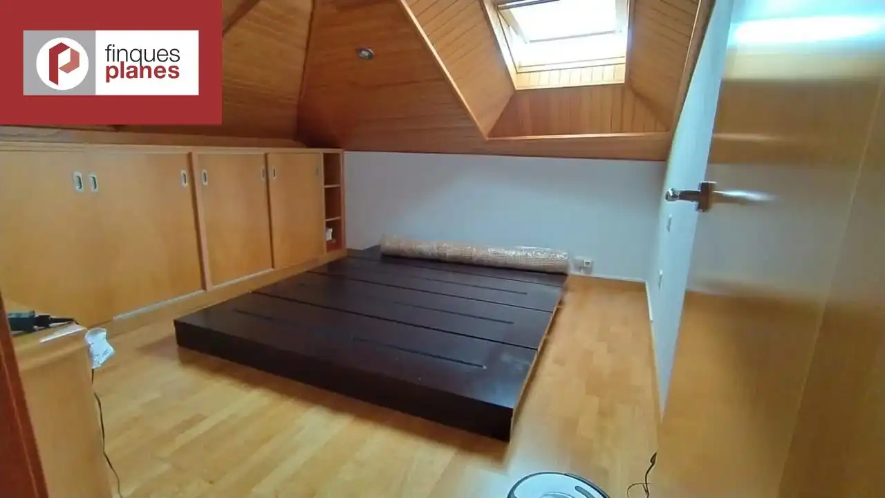 Schlafzimmer von Dachboden zum Verkauf in La Seu d'Urgell mit Heizung und Parkett