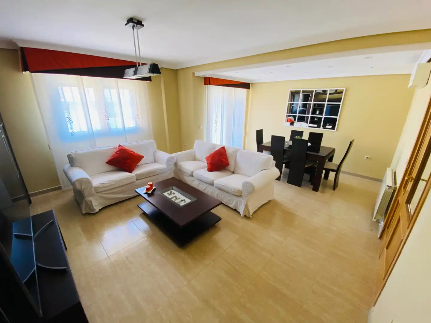 Sala de estar de Casa adosada en venta en Navalcarnero con Aire acondicionado, Calefacción y Jardín privado