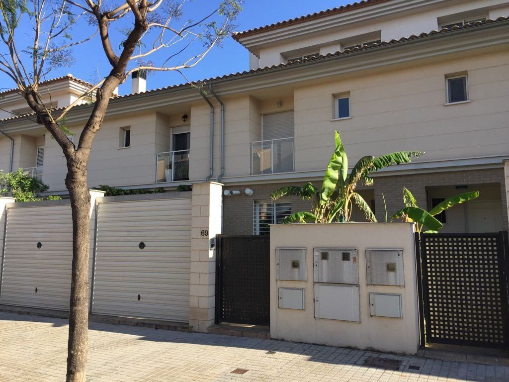 Single-family semi-detached to rent in San Antonio de Benagéber