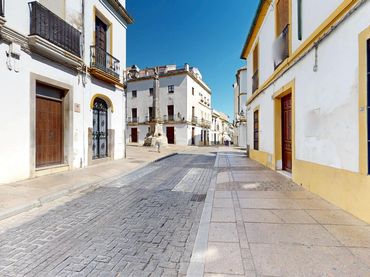 Casa con balcón en venta en Calle LUCANO