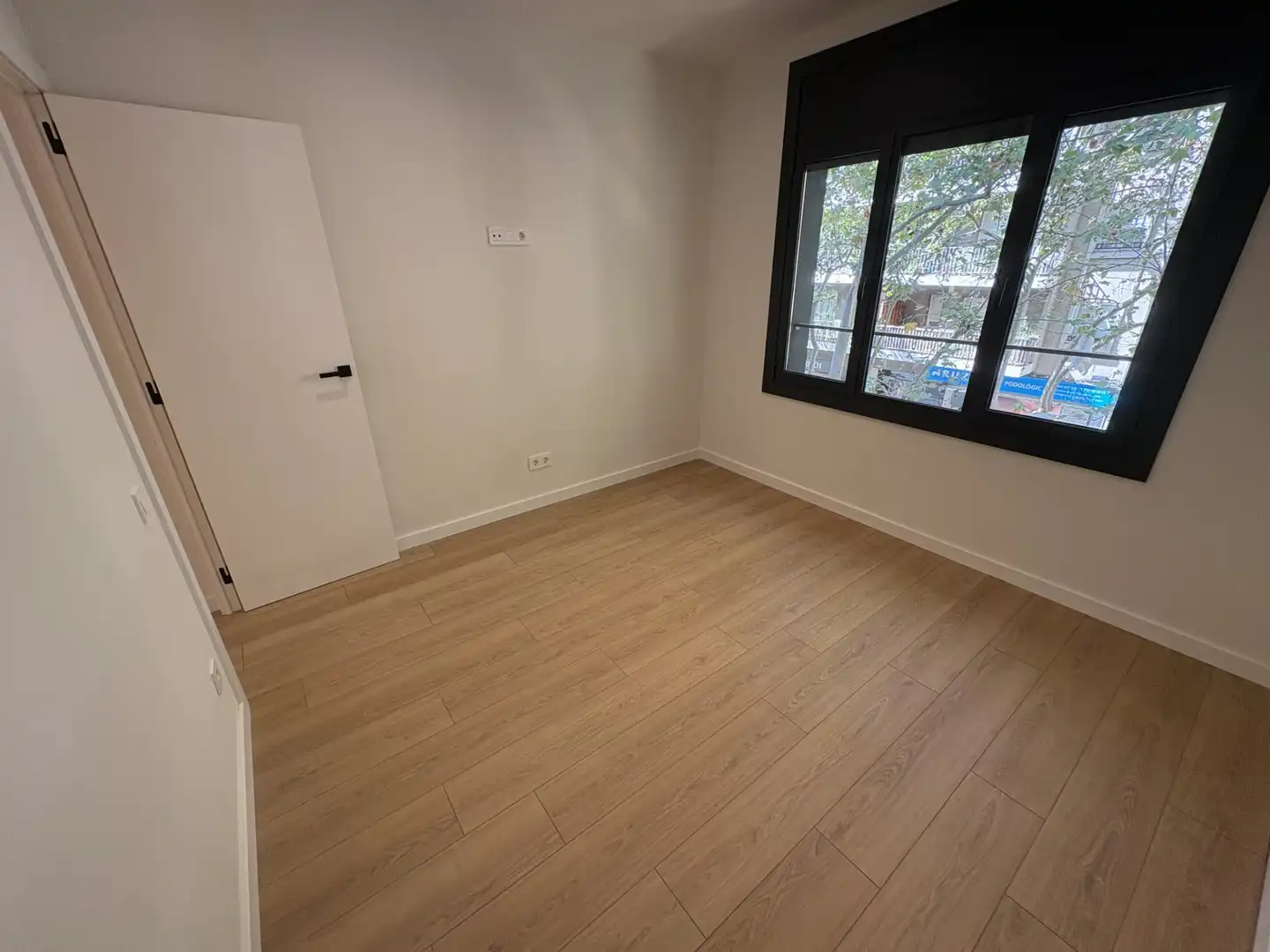 Habitación de Piso en venta en Sabadell con Aire acondicionado, Calefacción y Parquet