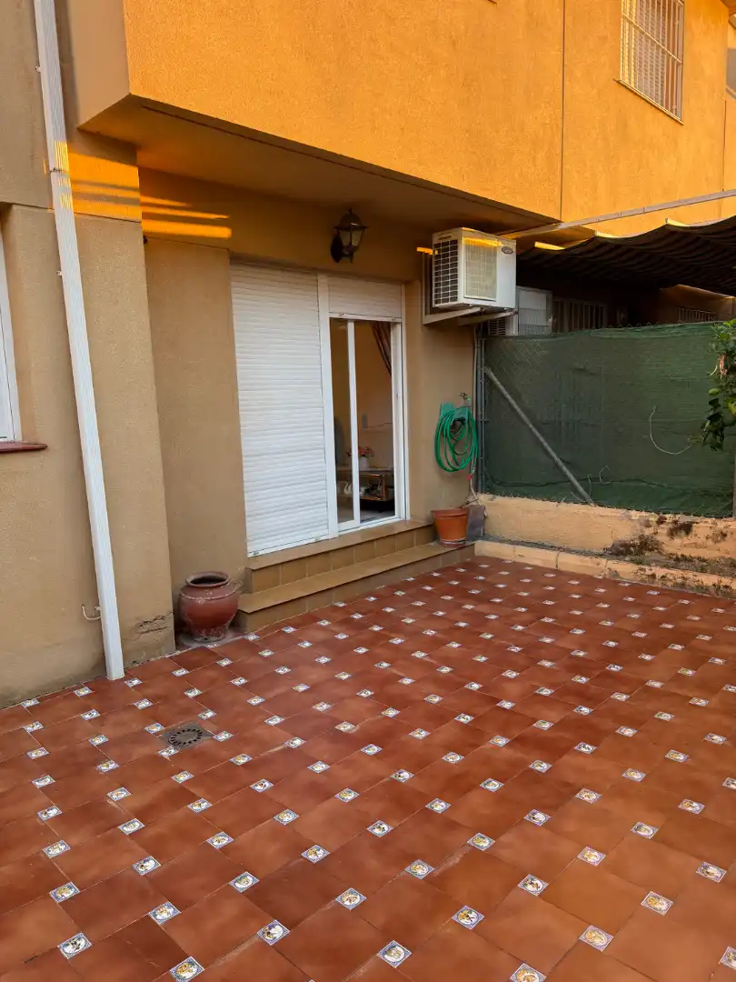 Casa adosada en venta en Calle Castillo de Rena, Avenida Elvas