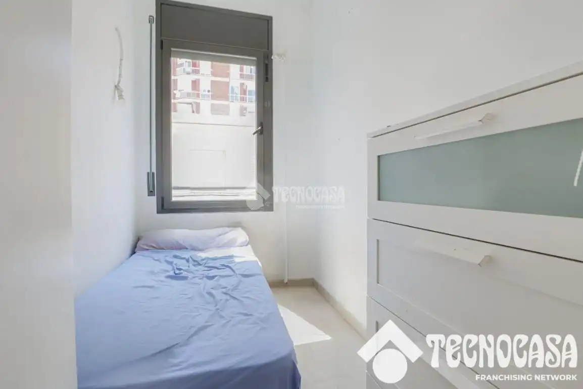 Bedroom of Buildings for sale in Barcelona