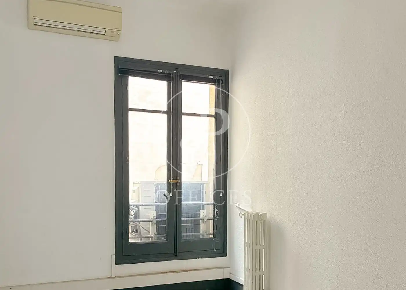 Schlafzimmer von Büro zur Miete in Madrid mit Klimaanlage und Heizung