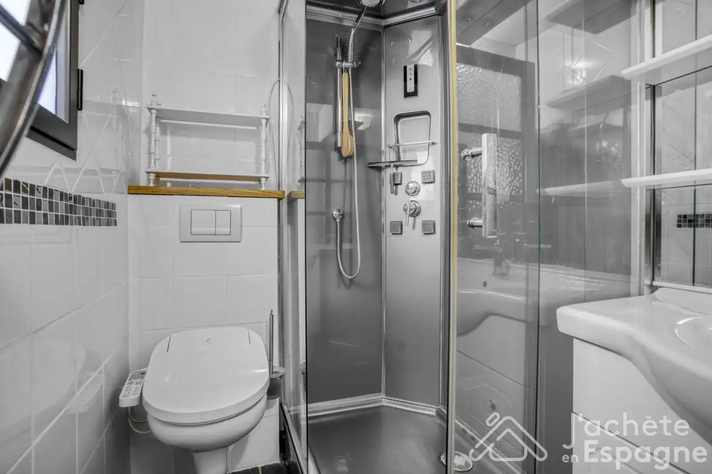 Bany de Casa o xalet en venda en Cortes de Pallás amb Aire condicionat, Parquet i Moblat
