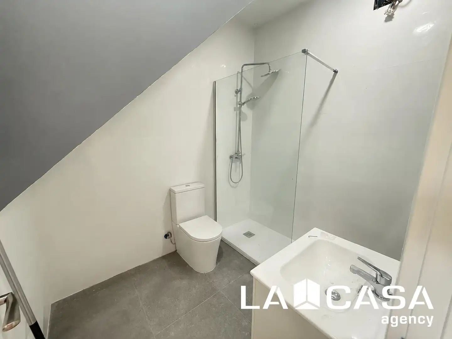 Bathroom of Houses for sale in Dos Hermanas  with Terrace