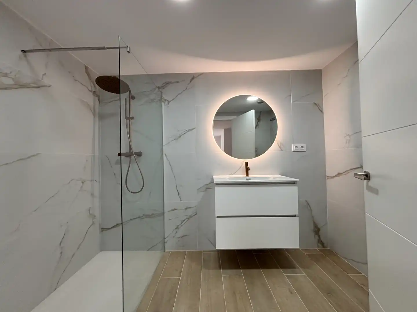 Baño de Piso en venta en Girona con Aire acondicionado, Calefacción y Terraza