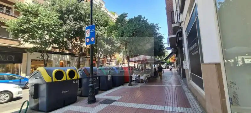 Außenansicht von Wohnung zur Miete in Zaragoza mit Klimaanlage, Heizung und Ofen