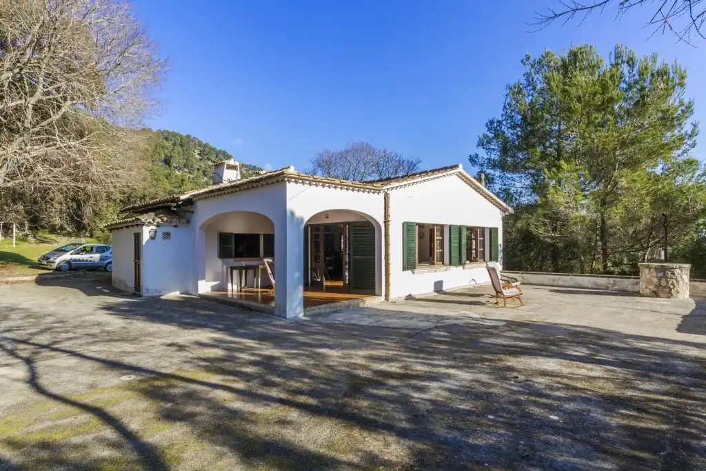 Vista exterior de Finca rústica en venda en Pollença amb Jardí privat