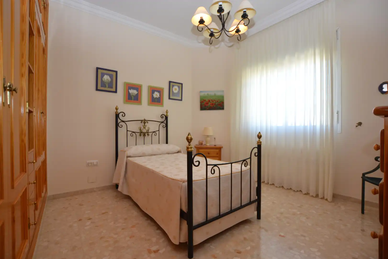 Habitación de Casa o chalet en venta en Valencina de la Concepción con Calefacción, Jardín privado y Trastero