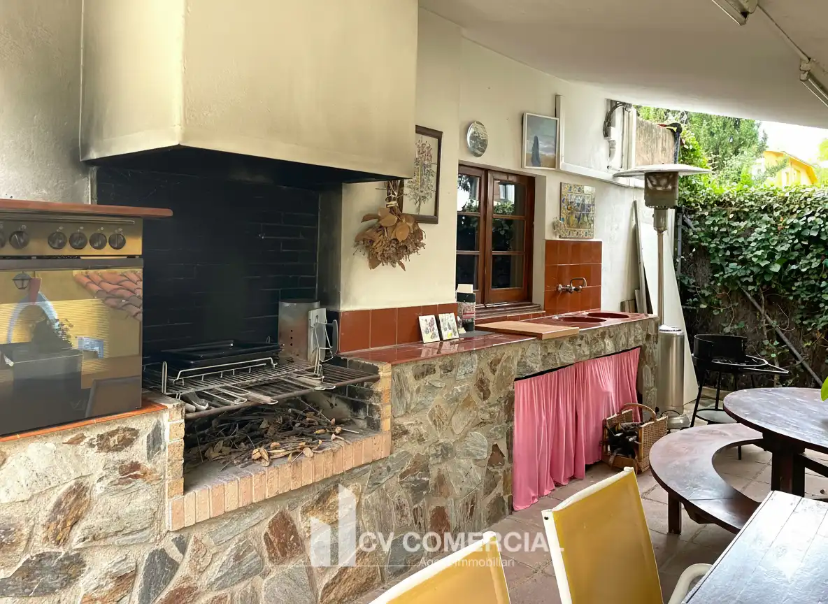 Cuina de Casa o xalet en venda en Sant Cugat del Vallès amb Aire condicionat, Calefacció i Jardí privat