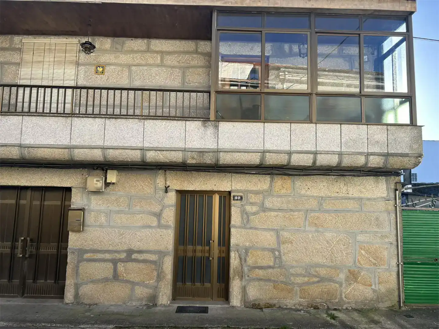 Vista exterior de Planta baixa en venda en O Carballiño   amb Jardí privat, Traster i Moblat