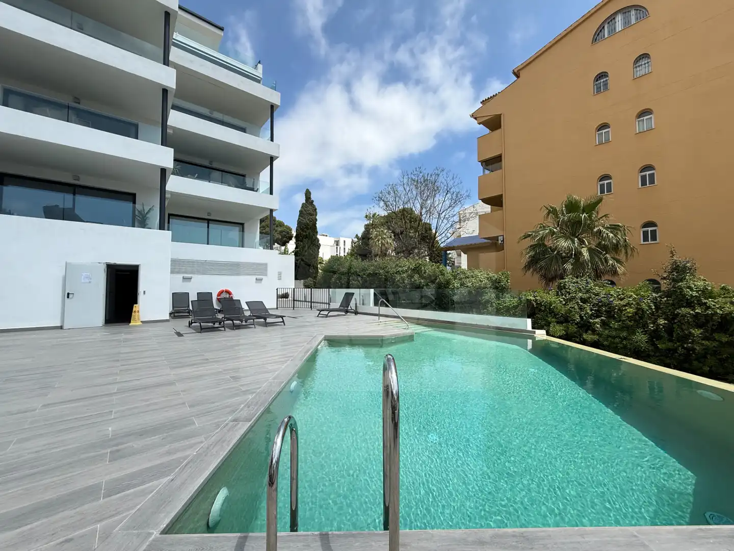 Piscina de Piso en venta en Benalmádena con Aire acondicionado, Calefacción y Terraza