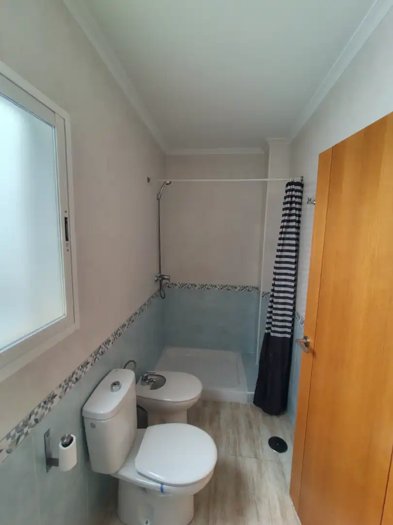 Baño de Piso en venta en Almoradí con Amueblado, Lavadora y Balcón